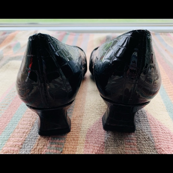 Stuart Weitzman Vintage Heel - Picture 4 of 5